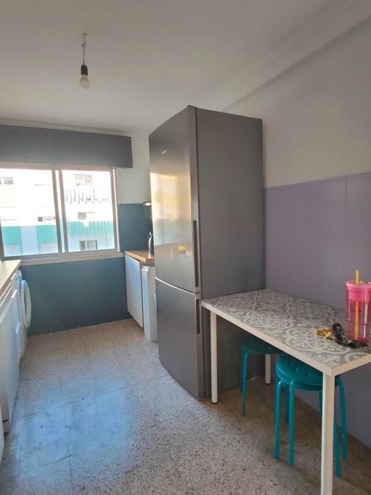 Quarto Espaçoso para Trabalhador em Paço de Arcos