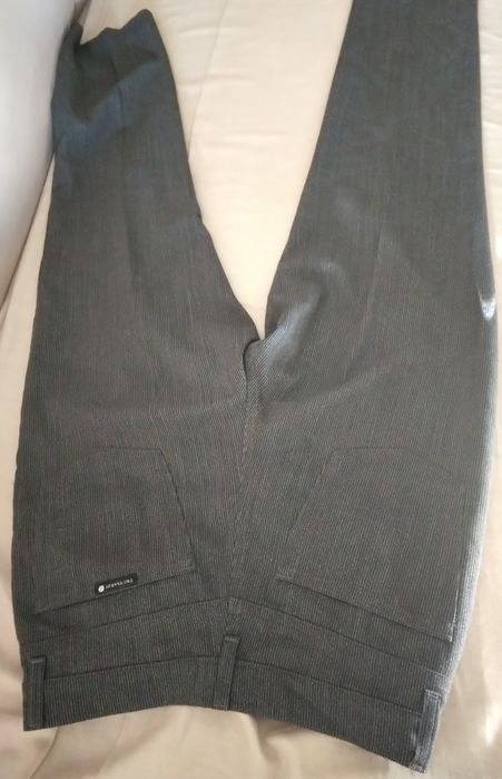 Calça sarja 36 com riscas cinzentas