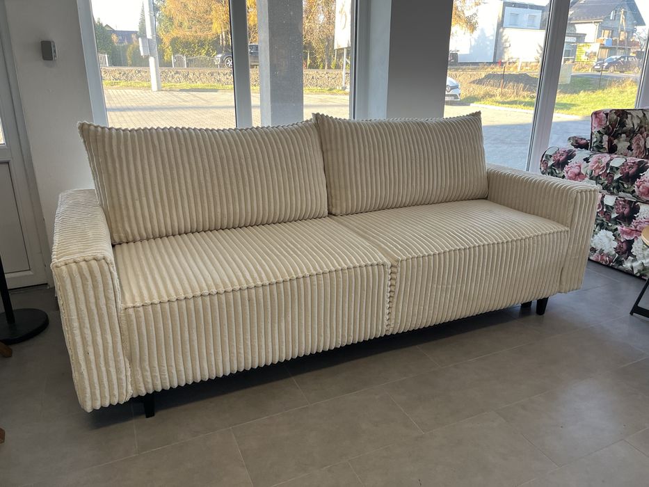 Kanapa Flores w szerokim sztruksie