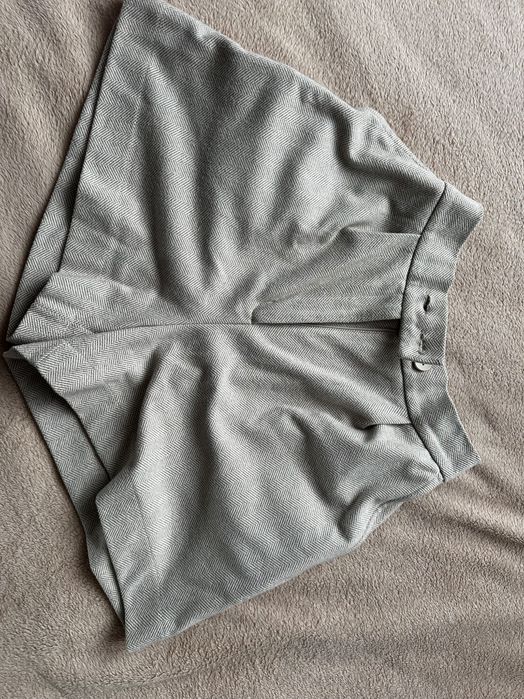 Шорти бежеві. Шорти з льону