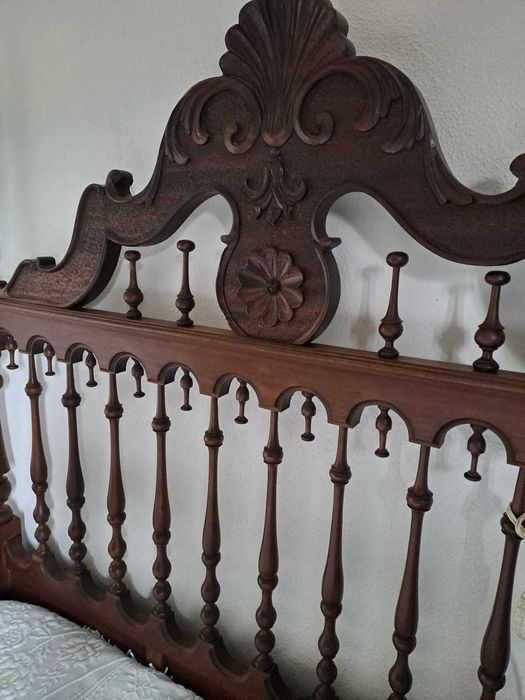 Conjunto de quarto - Cama, cabeceiras e roupeiro