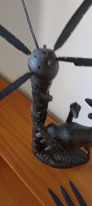 escultura em pau preto
