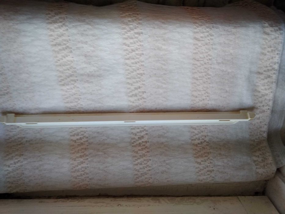 Полки  и  направляющие к холодильнику AEG  3 шт.