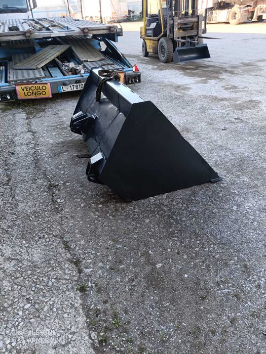 Balde de limpeza 1.50mt para carregador frontal ou pá carregadora pequena