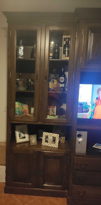 Móvel de TV com biblioteca