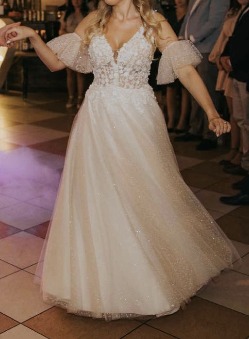 Suknia ślubna salon Nicole + długi welon