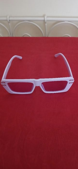 Óculos de sol Moche, novos