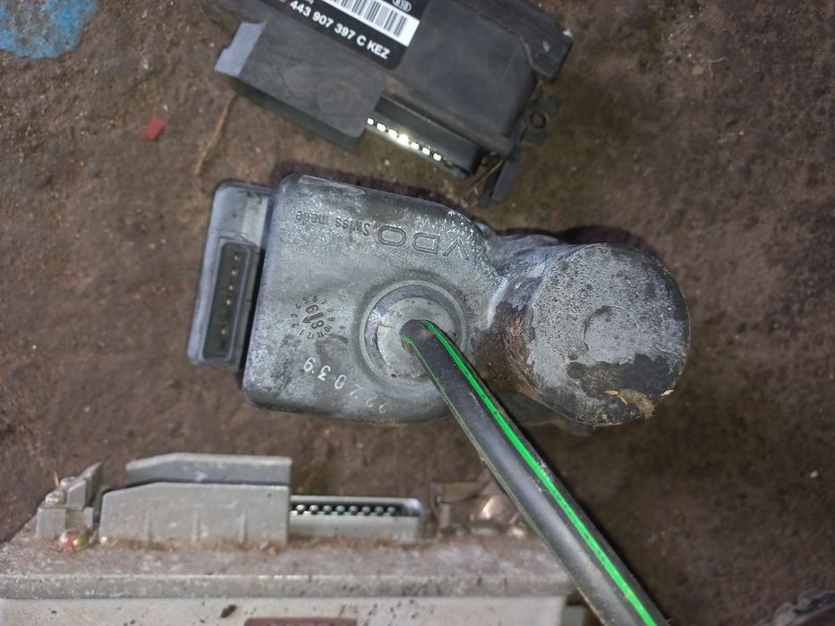 Продам трапеції двірників Ауді 100с3.