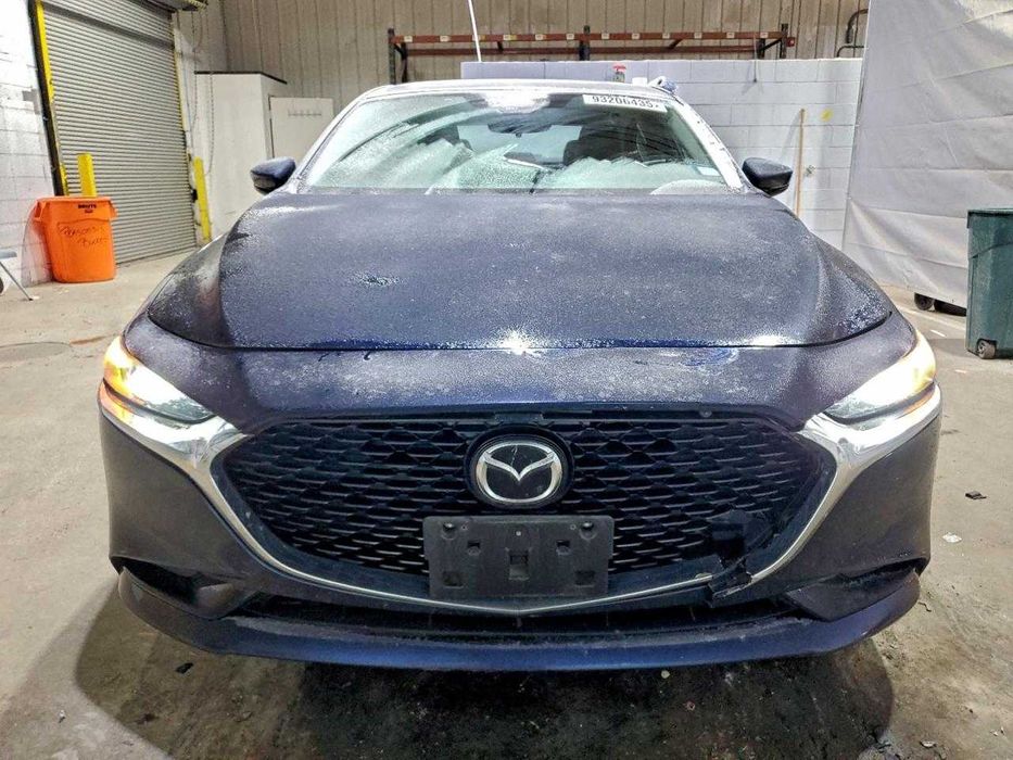 Mazda 3 Preferred 2021 .