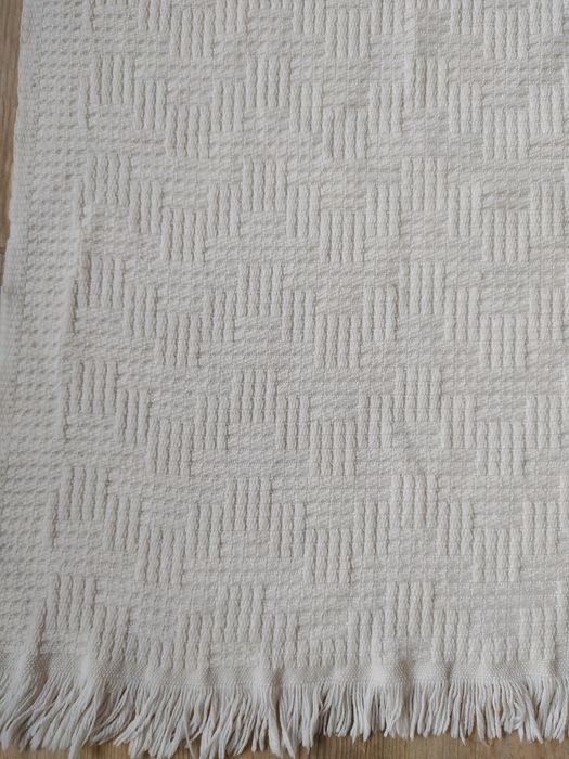 Koc pled wełna 150x190 cm narzuta ecru