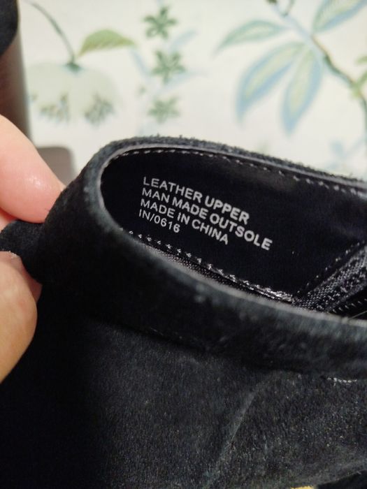 Продам замшеві натуральні ботильони ботинки