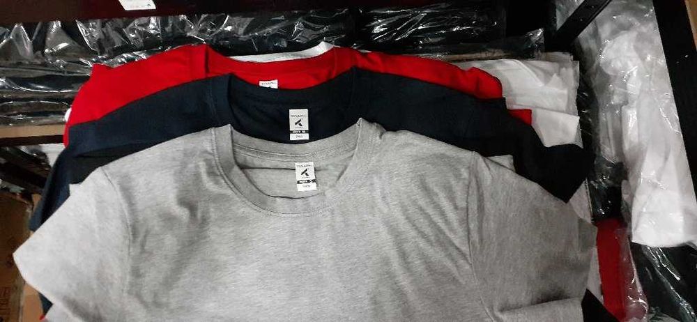 T-shirt em stock diretamente do preço FOB de fábrica