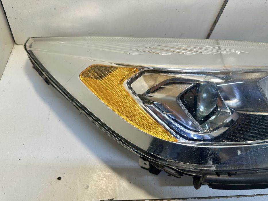 Фара правая Ford Escape 2017 2018 2019 GJ54-13W029BF