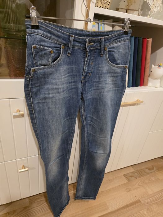 Damskie spodnie jeansowe jeansy Vertus rozm. M