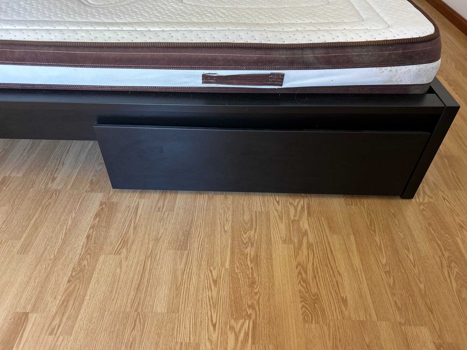 Cama IKEA 160x200 + 2 gavetões + estrado + colchão OFERTA — 200 €