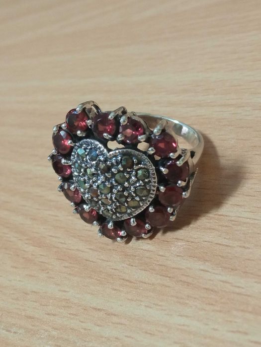 Duży pierścionek z kamieniami Serce serduszko rozmiar 19 18,7 mm Sr925 P