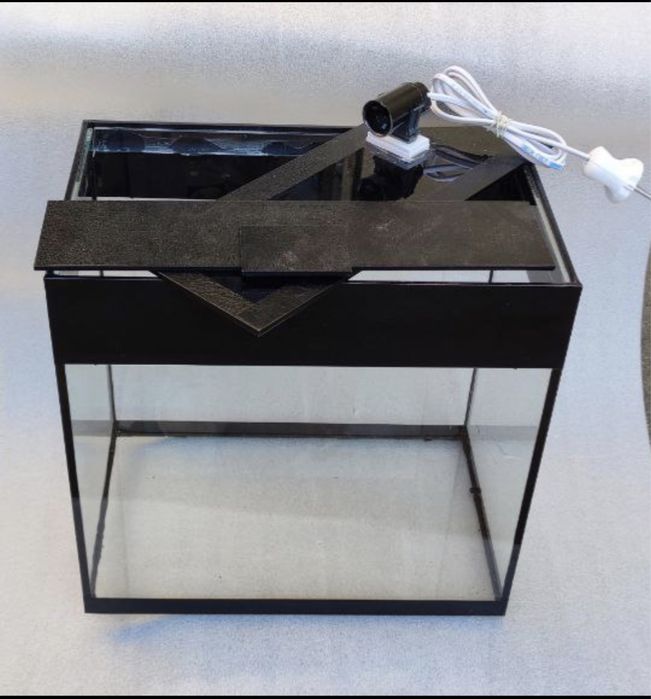 Акваріум з кришкою