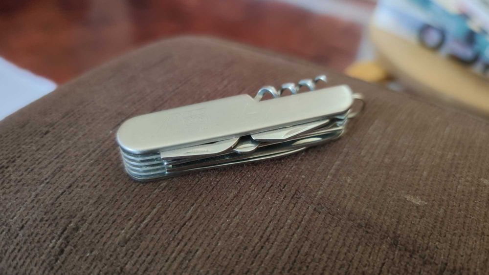 Canivete suíco multifunções