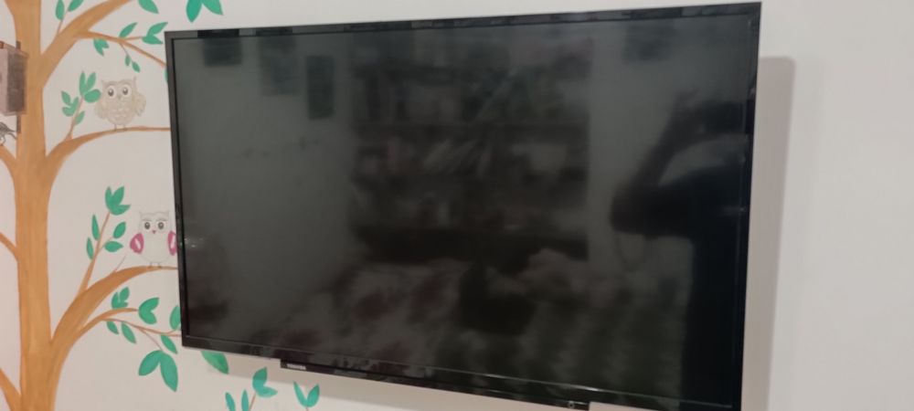 Продам смарт телевізор Toshiba 40  дюймів Smart WiFi Bluetooth