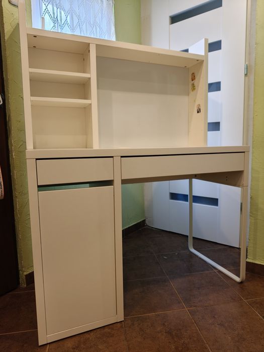 Sprzedam biurko i regał na książki. Ikea.