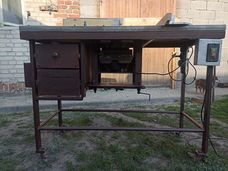 Фрезерний станок по дереву