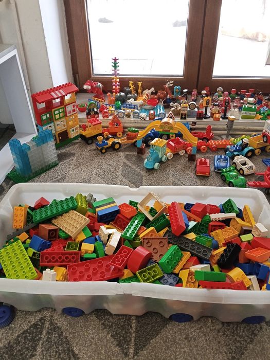 Mega zestaw klocków Lego Duplo pociąg ludziki zwierzęta
