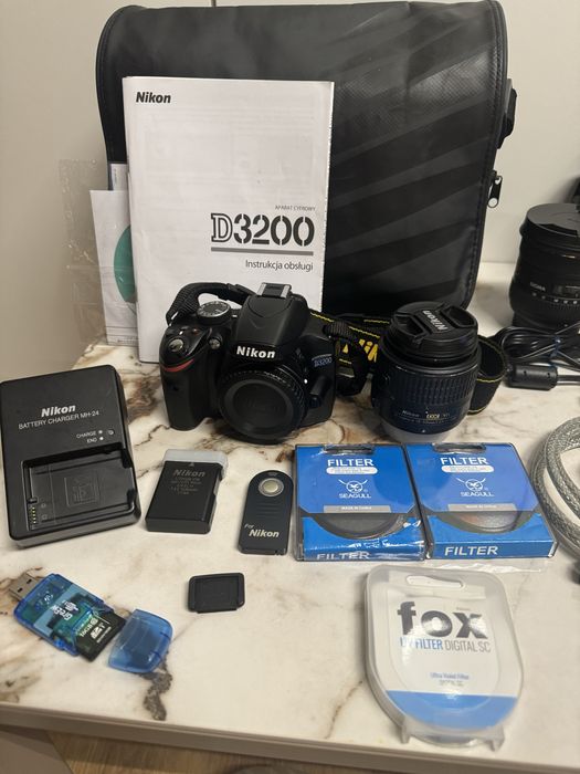 Lustrzanka Nikon D3200 + SIGMA EX