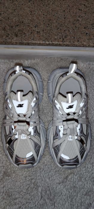 Damski nowe buty Balenciaga 38