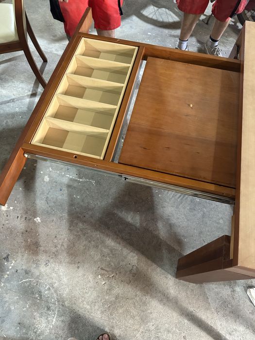 Mesa de sala extensível, mais seis cadeiras