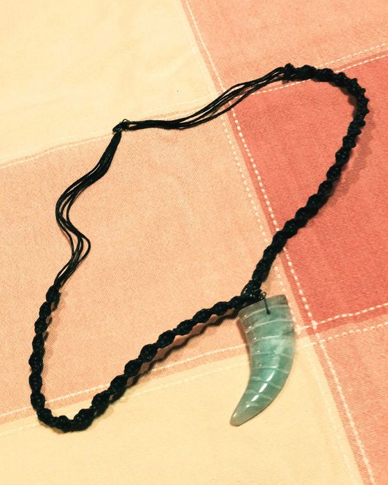 Colar com Pendente em Pedra- Estilo Tribal e Artesanal