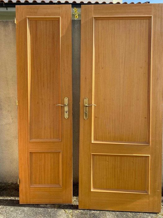 Portas, secretarias e WC