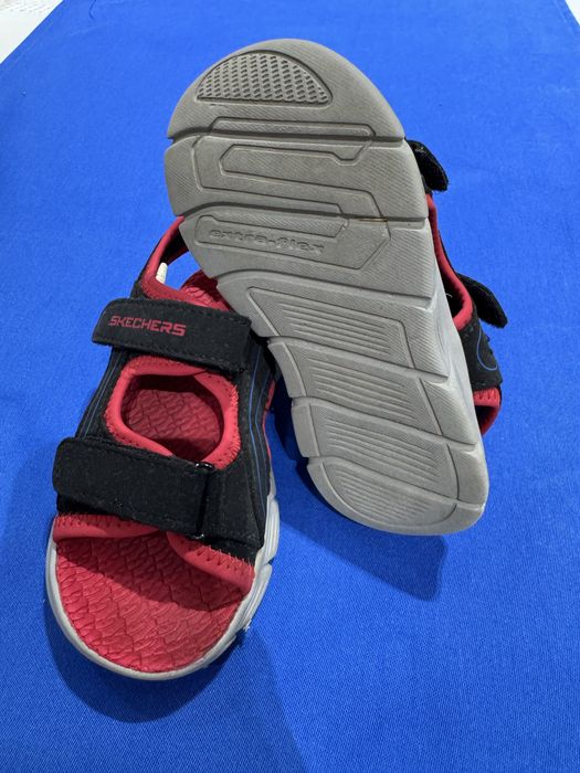 Vendo Sandálias SKECHERS número 24 NOVAS