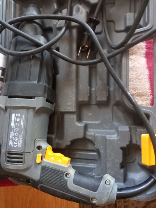 Młotowiertarka Titan SDS Plus 750 W.