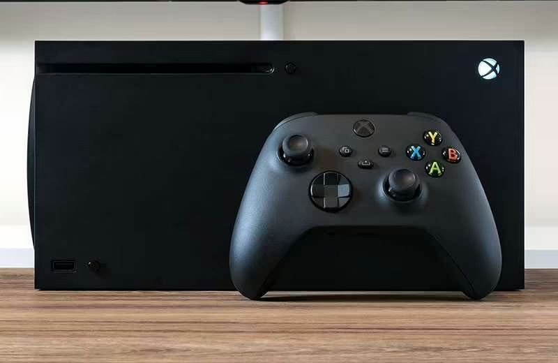Xbox Series X 1 Tb + 2 геймпади