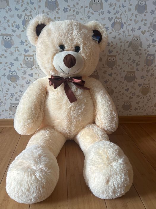 Іграшковий ведмедик висота 1 м.