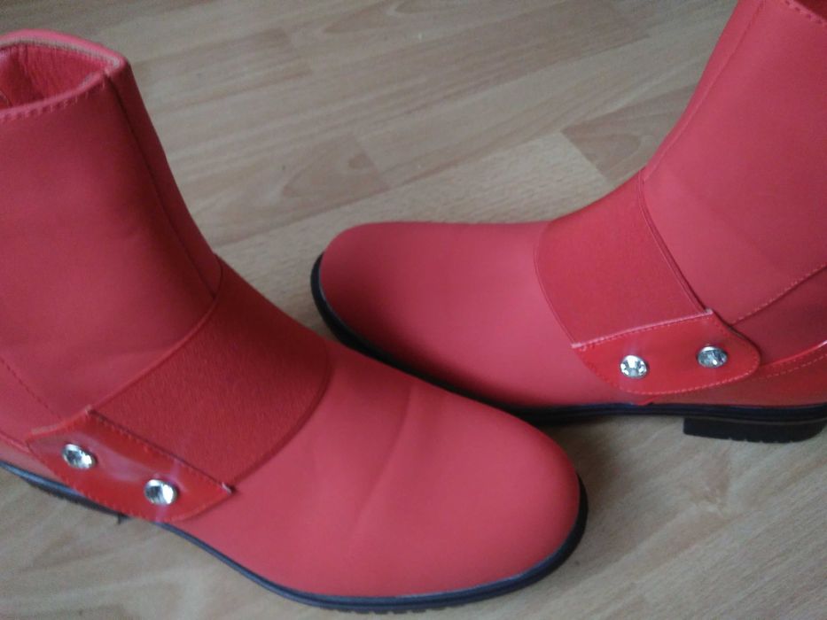 Czerwone botki z lakierkiem :)