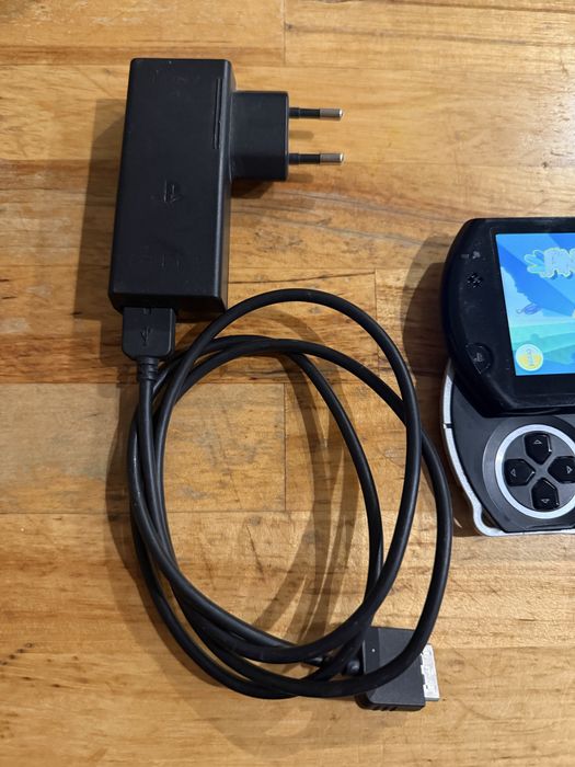 PSP Sony stan kolekcjonerski  kilka gier w pamieci