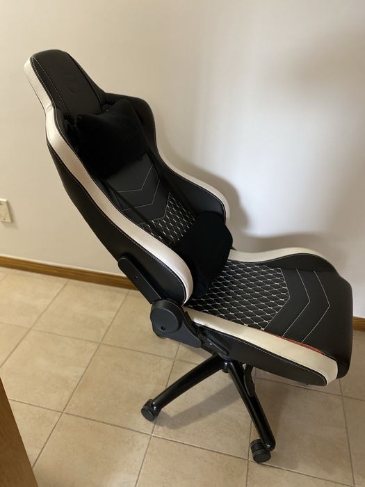 Cadeira Gaming Ergonómica NobleChairs