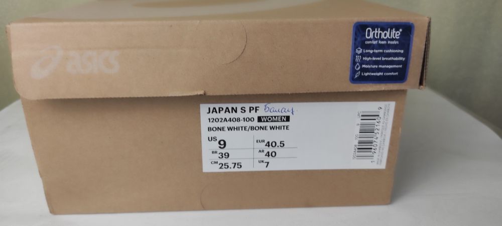 Жіночі кросівки нові