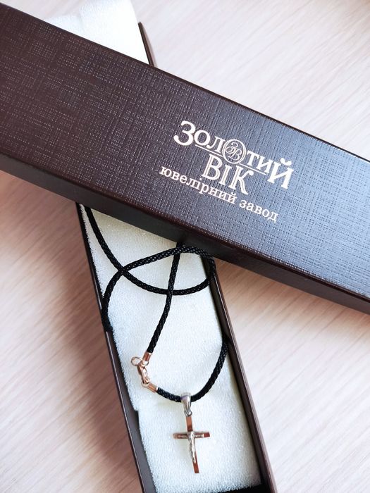 Шелковый шнурок с золотой застёжкой золотой век