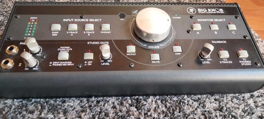 Mackie big knob studio monitor system