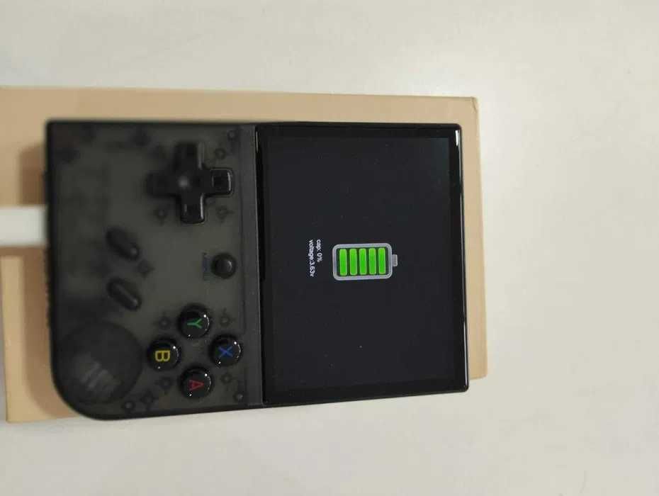 Anbernic RG40XXV – Consola Portátil | Diversão Infinita e Estilo!