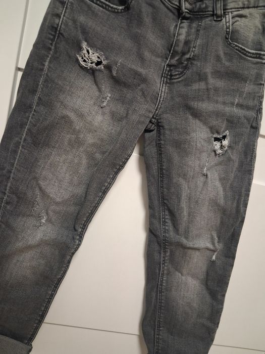 Reserved szare jeansowe chlopiece spodnie 134cm