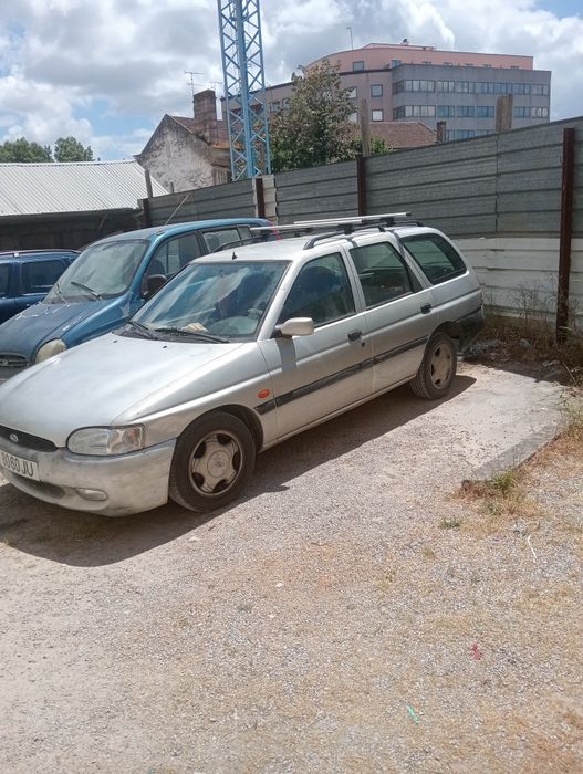 Todas as peças da Ford Escort portas pneus jantes faróis faróis de nevoeiro bancos porta mala com stop