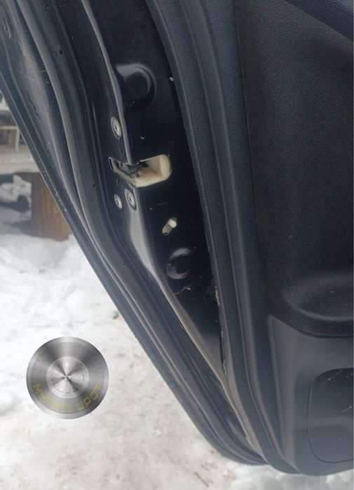 Замок задней левой двери Mitsubishi Lancer X