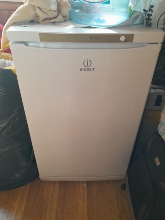 Морозильна камера Indesit. Indesit морозилка
