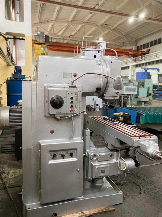 Станок вертикально фрезерный 6Р12