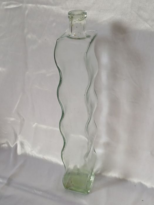 Бутылка стеклянная  "волна"