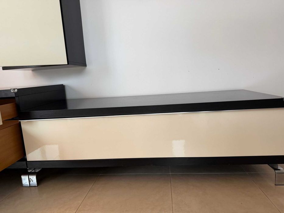 Móveis de Sala Branco e Preto