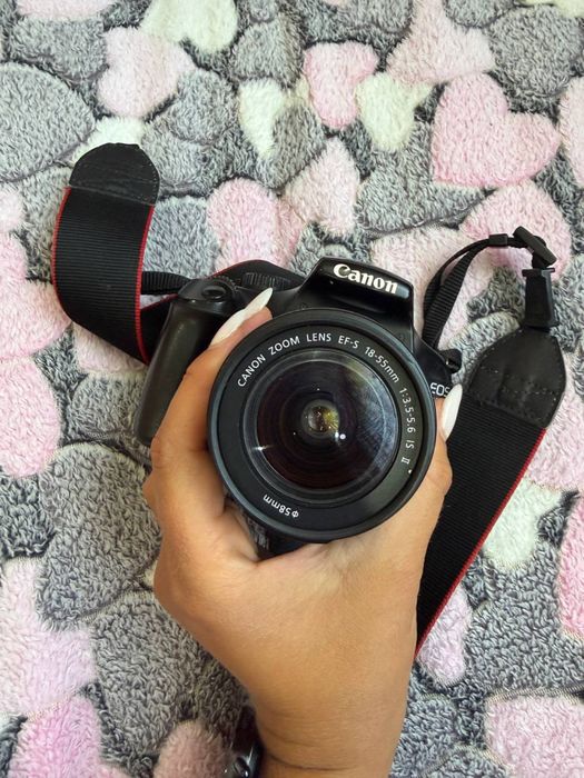 Фотоапарат Canon EOS 1100D
